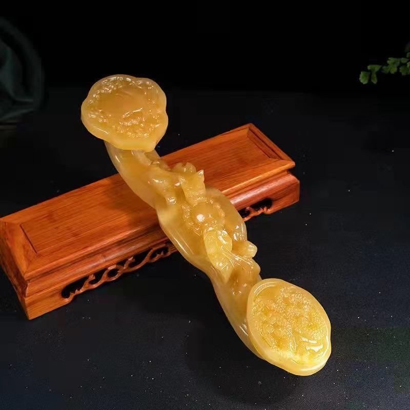CHINESE JADE RUYI ORNAMENT WITH WOOD BASE