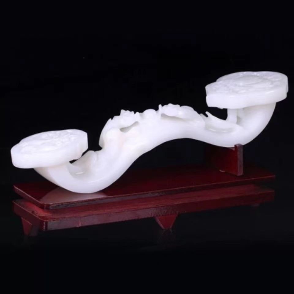 CHINESE JADE RUYI ORNAMENT WITH WOOD BASE - Image 3