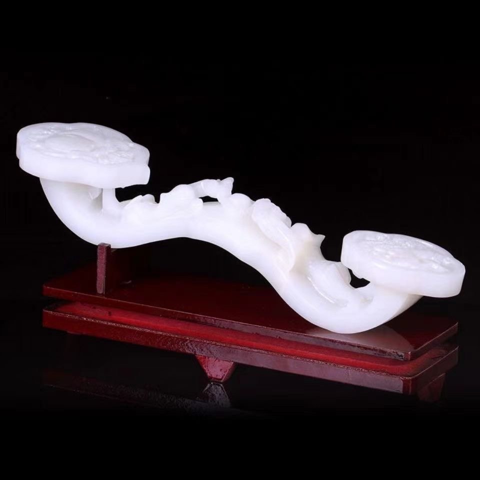 CHINESE JADE RUYI ORNAMENT WITH WOOD BASE - Image 6