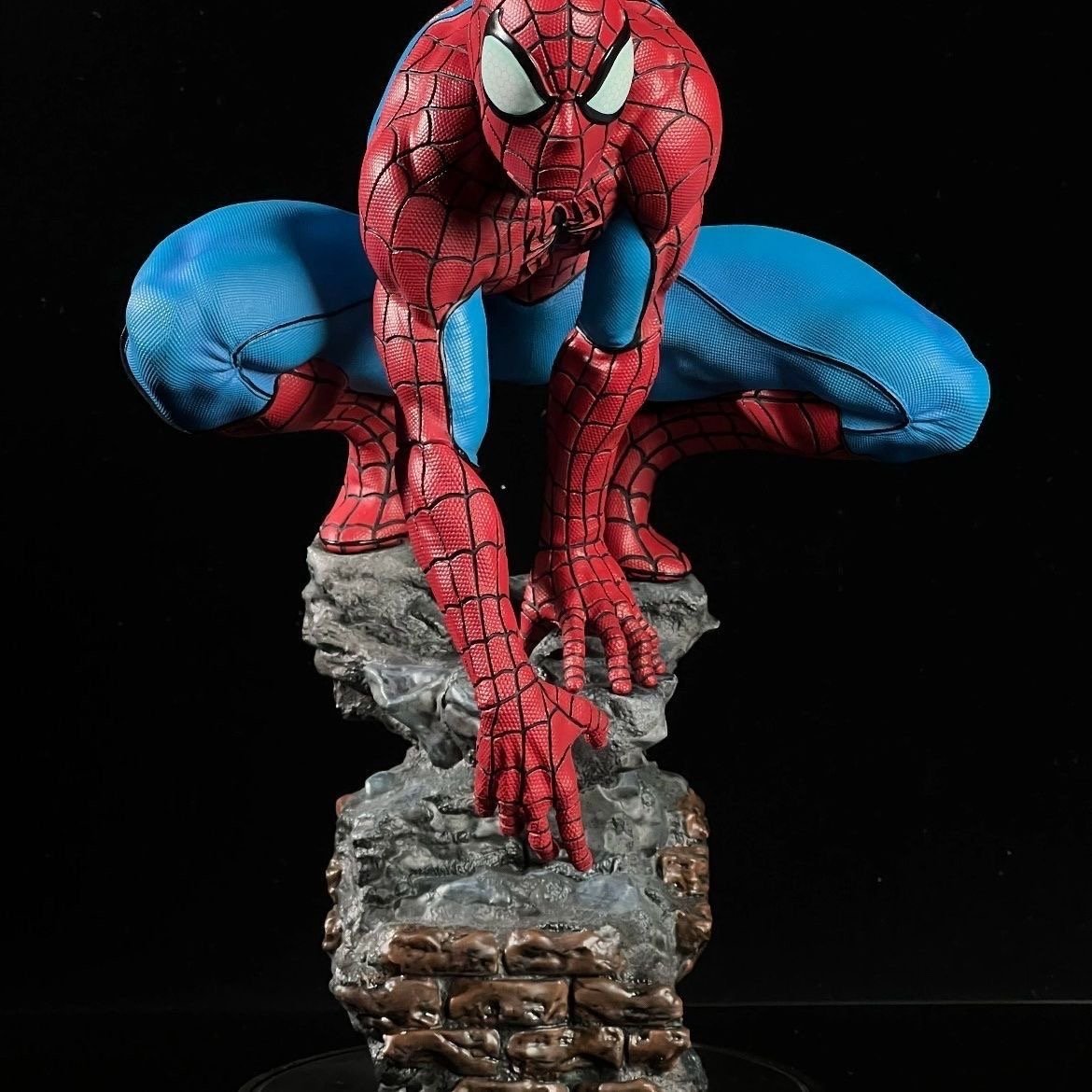 35 CM Marvel Spider-Man Collector's Statue – Crouching on Rocky Base - Image 8
