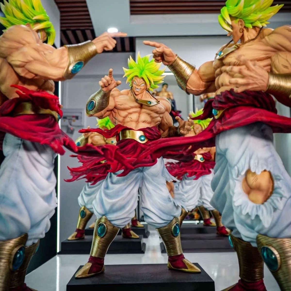 50 CM Dragon Ball Figurine –Super Broly - Image 4