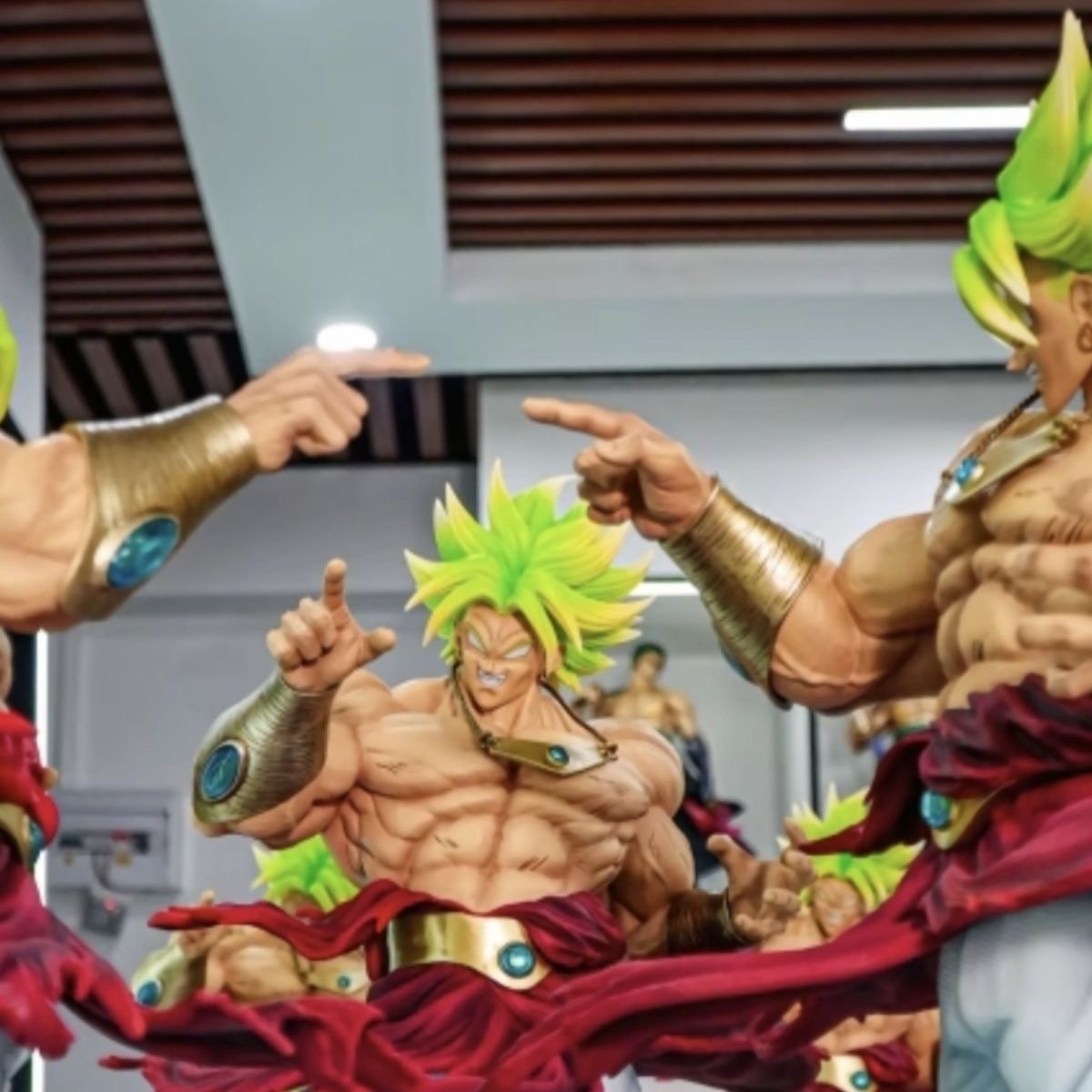 50 CM Dragon Ball Figurine –Super Broly - Image 3