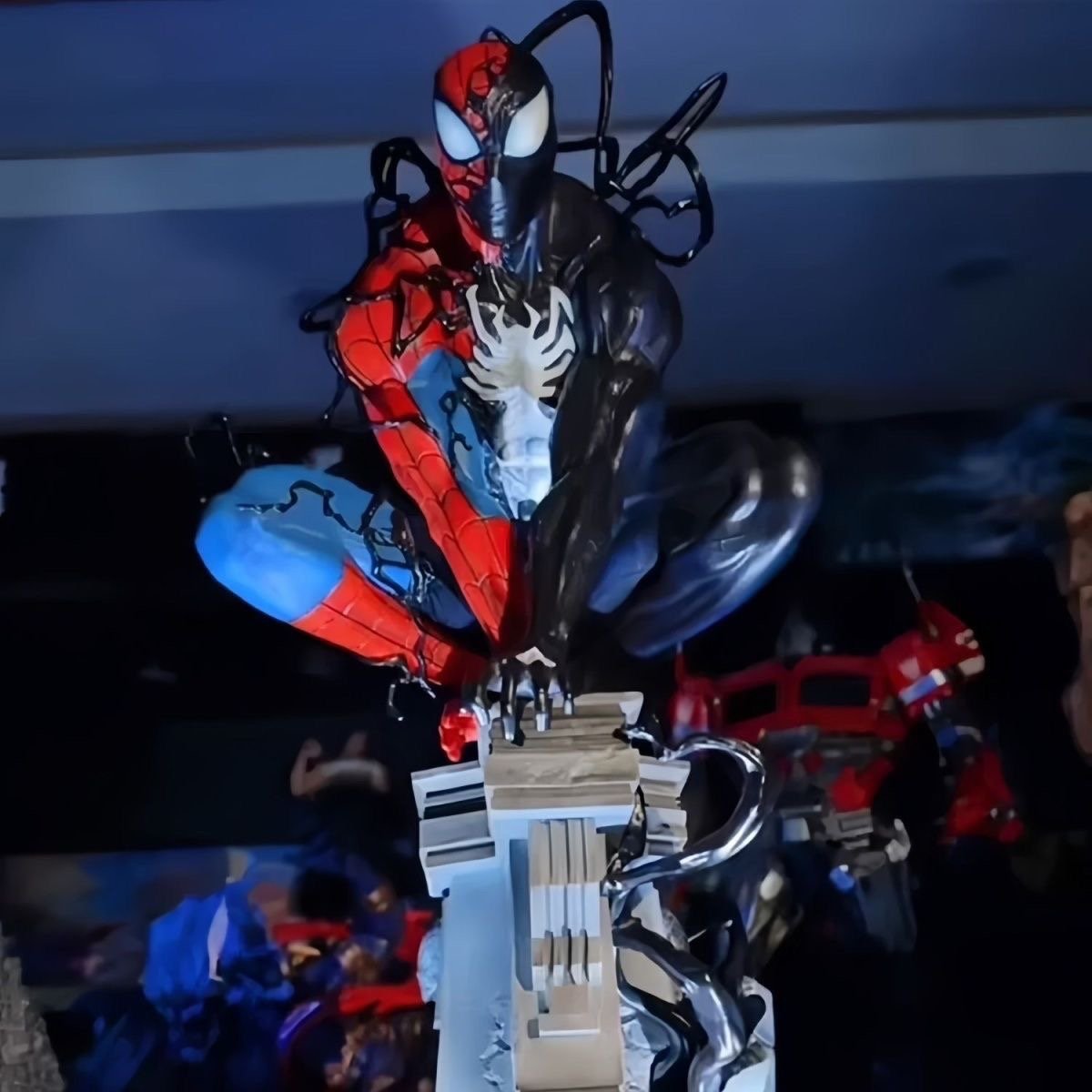 40 CM Marvel Figurine-Spider-Man & Venom Symbiote - Image 9